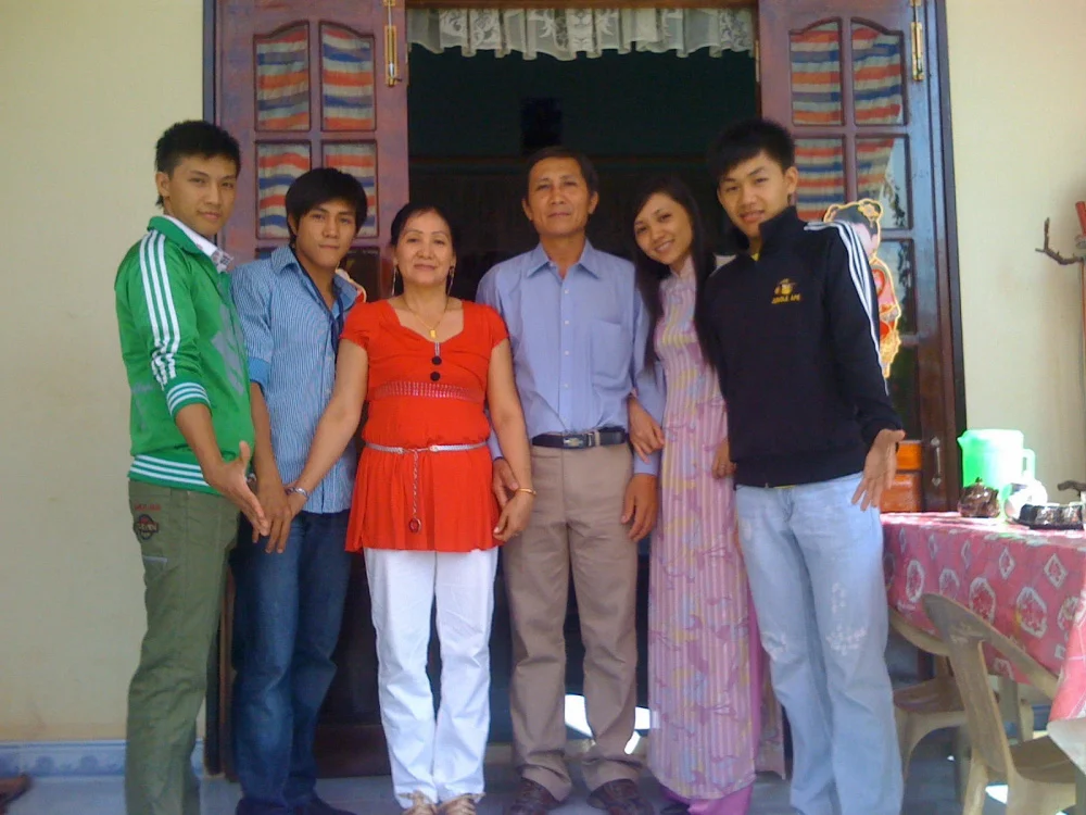 Cha anh là nguyễn trần diệu, võ sư sáng lập bộ môn tân gia quyền của võ thuật việt nam